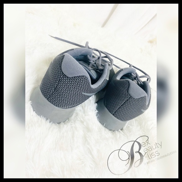 🔴SOLD 🏷Men’s Nike Grey Tanjun Running Shoes - Picture 2 of 3